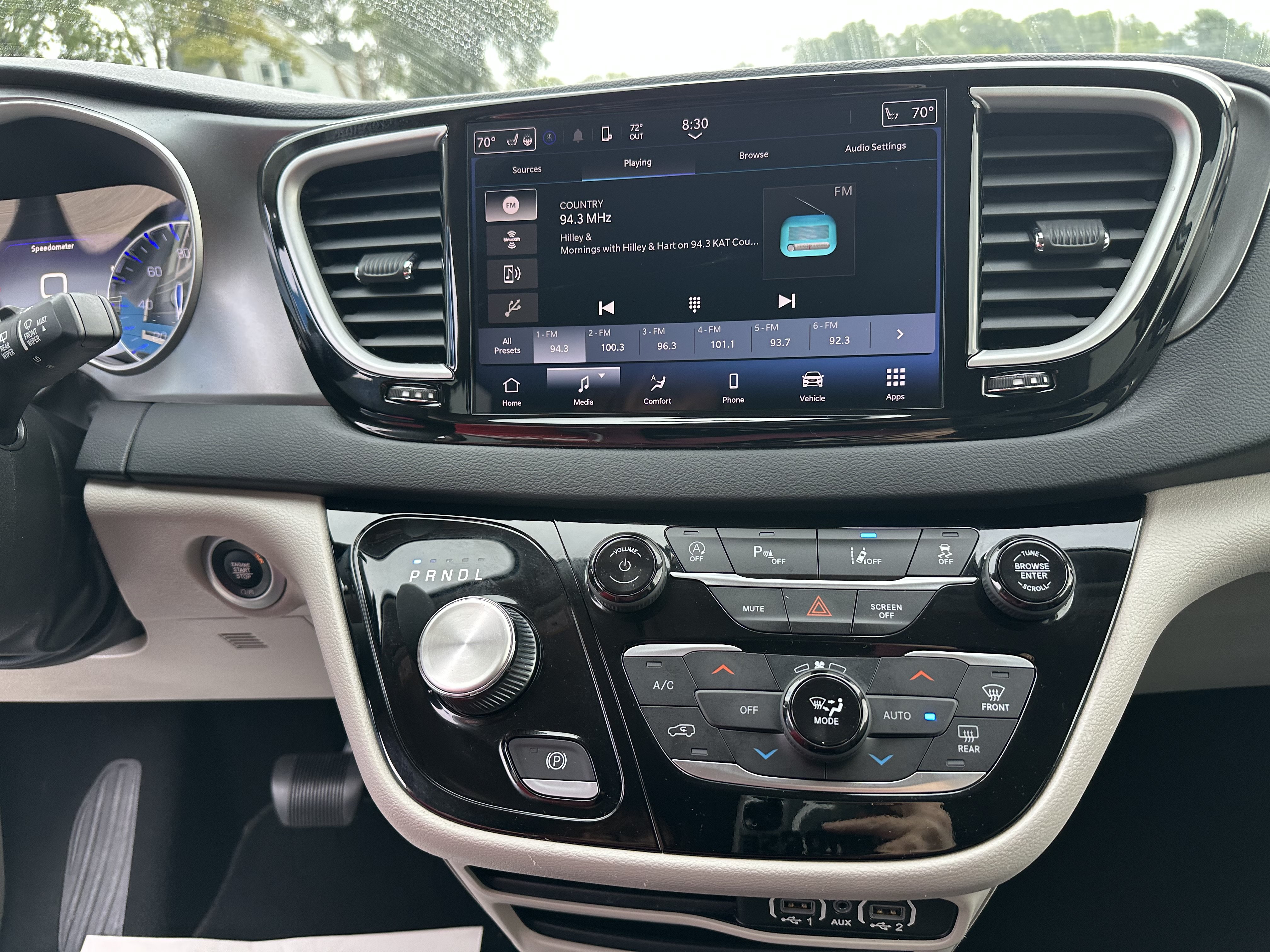 Used 2023 Chrysler Pacifica Touring-L FWD image 17