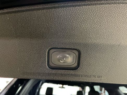 Used 2018 Ford Explorer XLT w/ Equipment Group 202A AWD/4WD image 26