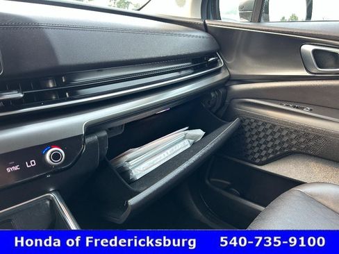 Used 2025 Kia Carnival SX w/ SX Dark Edition Package FWD image 22