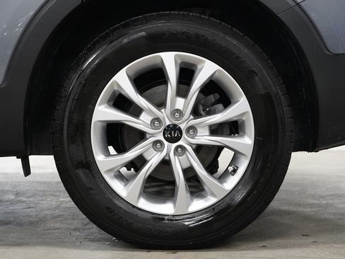Used 2021 Kia Telluride LX FWD image 37