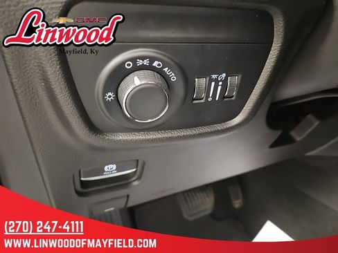 Used 2024 Jeep Grand Cherokee L Laredo image 18