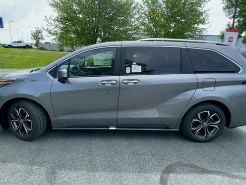 New 2026 Toyota Sienna Platinum AWD/4WD image 5