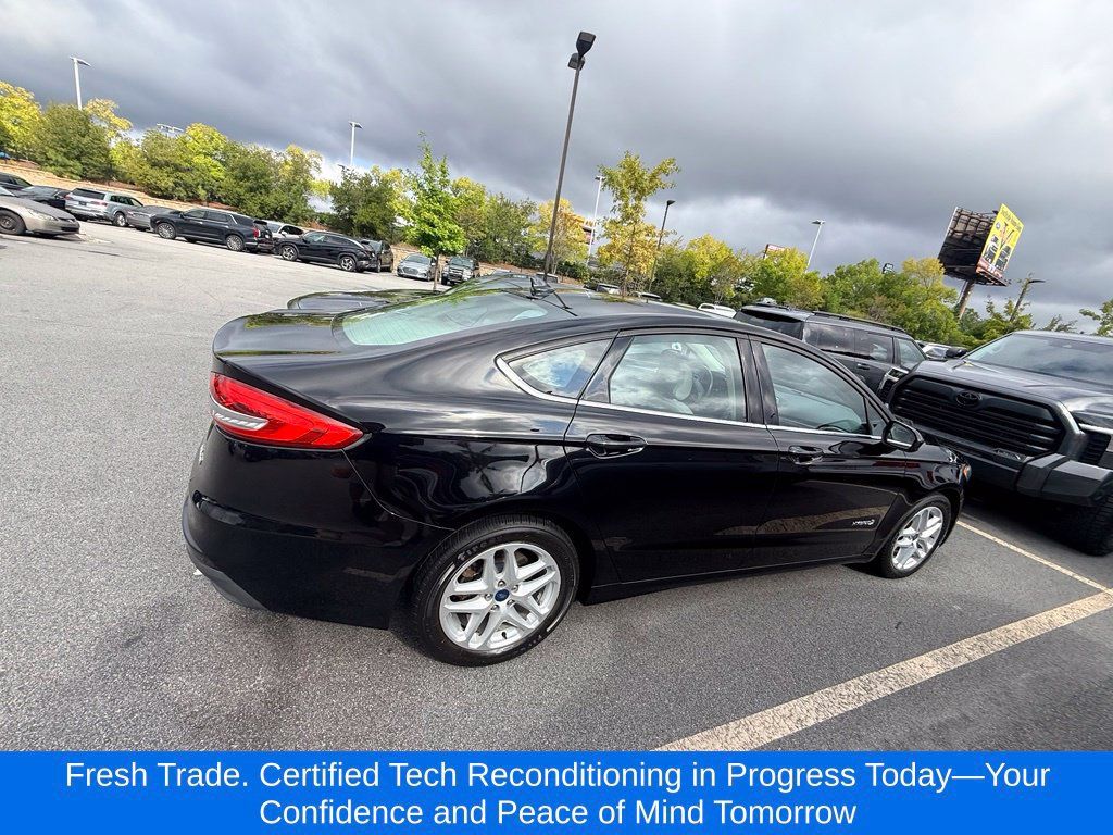 Used 2019 Ford Fusion SE FWD image 5