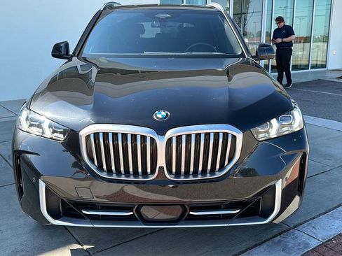 Used 2025 BMW X5 sDrive40i w/ Climate Comfort Package image 2