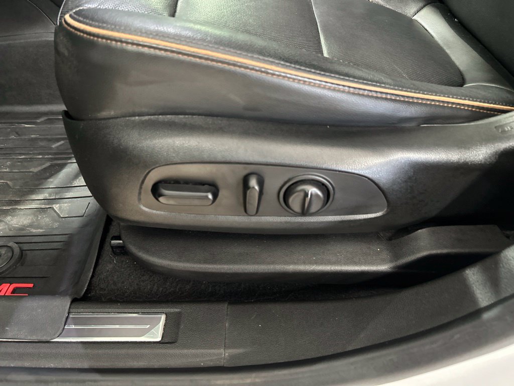 Used 2020 GMC Acadia AT4 w/ GMC Pro Grade Package AWD/4WD image 11