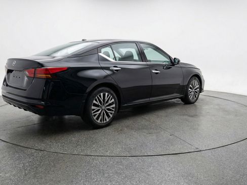 Used 2025 Nissan Altima 2.5 SV image 7