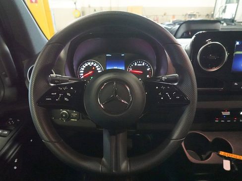 Used 2025 Mercedes-Benz Sprinter 2500 image 7