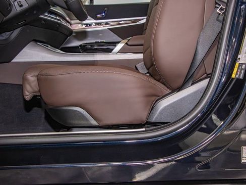 Used 2026 BMW 750e xDrive AWD/4WD image 15