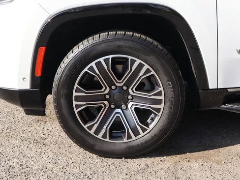 Used 2023 Jeep Wagoneer 4WD w/ Premium Group I image 53