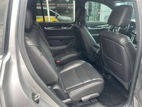 Used 2020 Cadillac XT6 Premium Luxury FWD image 11