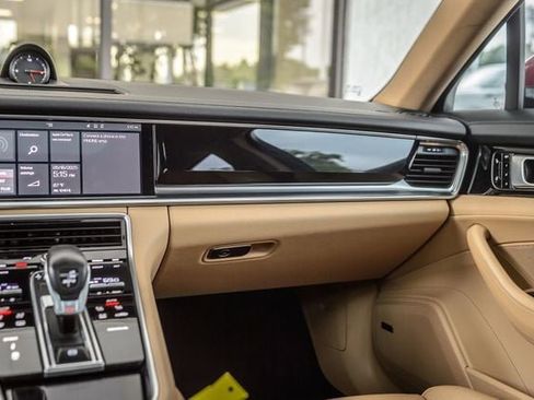 Used 2018 Porsche Panamera 4 image 33