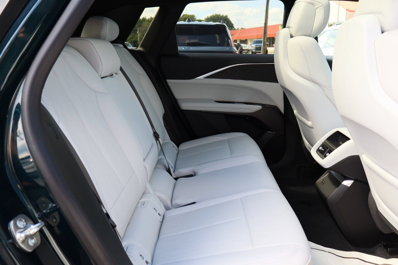 Used 2024 Cadillac Lyriq Luxury AWD/4WD image 44