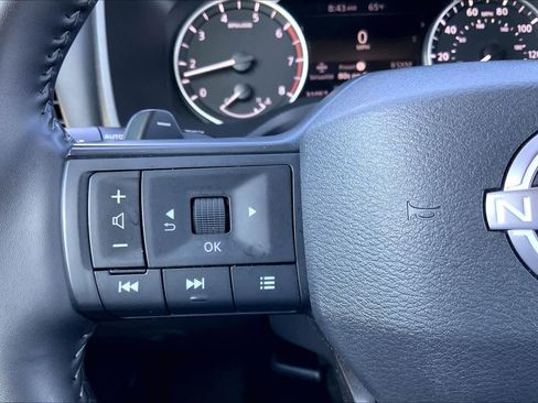 Used 2025 Nissan Rogue SV FWD image 24
