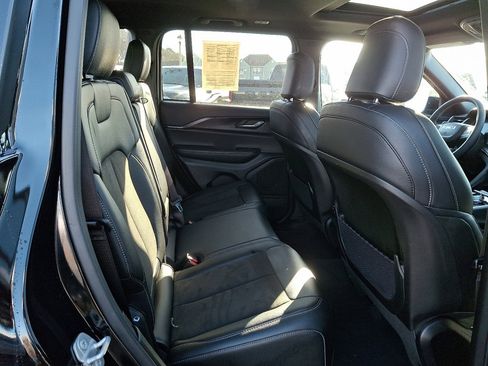 Used 2025 Jeep Grand Cherokee Altitude image 15