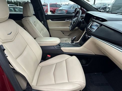 Used 2018 Cadillac XT5 FWD image 17
