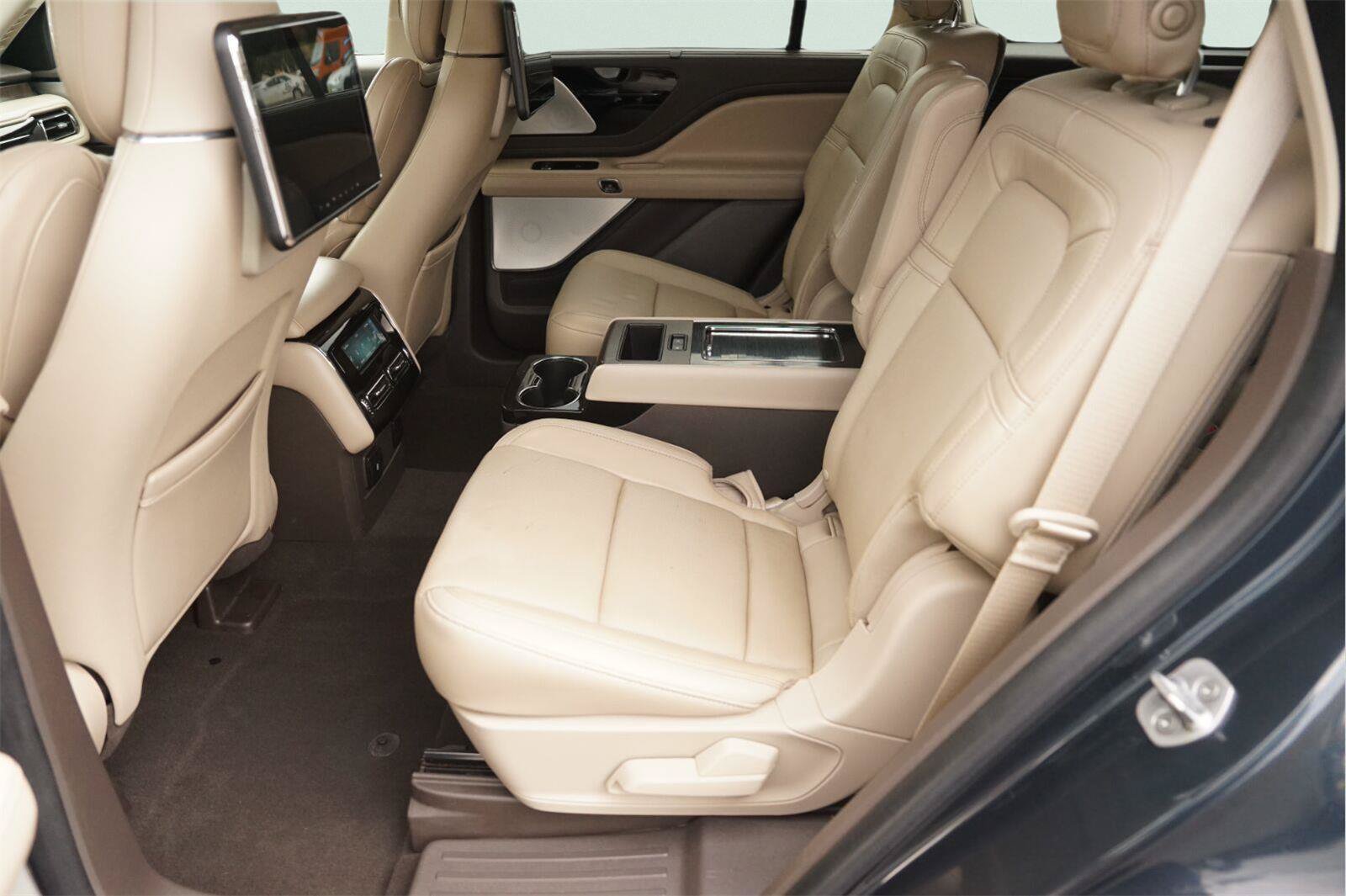 Used 2022 Lincoln Aviator Grand Touring w/ Equipment Group 301A AWD/4WD image 13