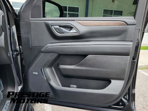 Used 2023 Chevrolet Suburban High Country w/ Advanced Technology Package image 11