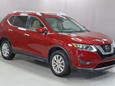 Used 2020 Nissan Rogue SV image 1
