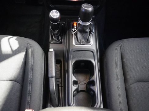 Used 2021 Jeep Gladiator Willys image 16