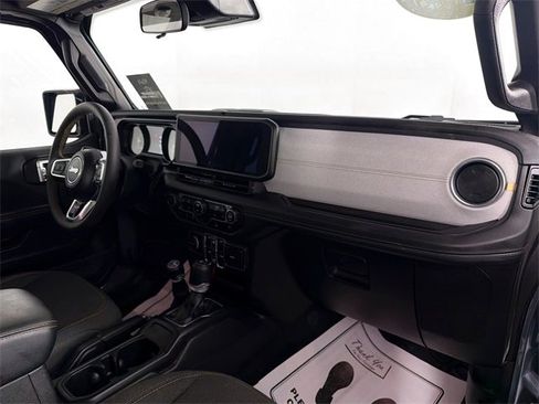 Used 2024 Jeep Wrangler Sahara image 28