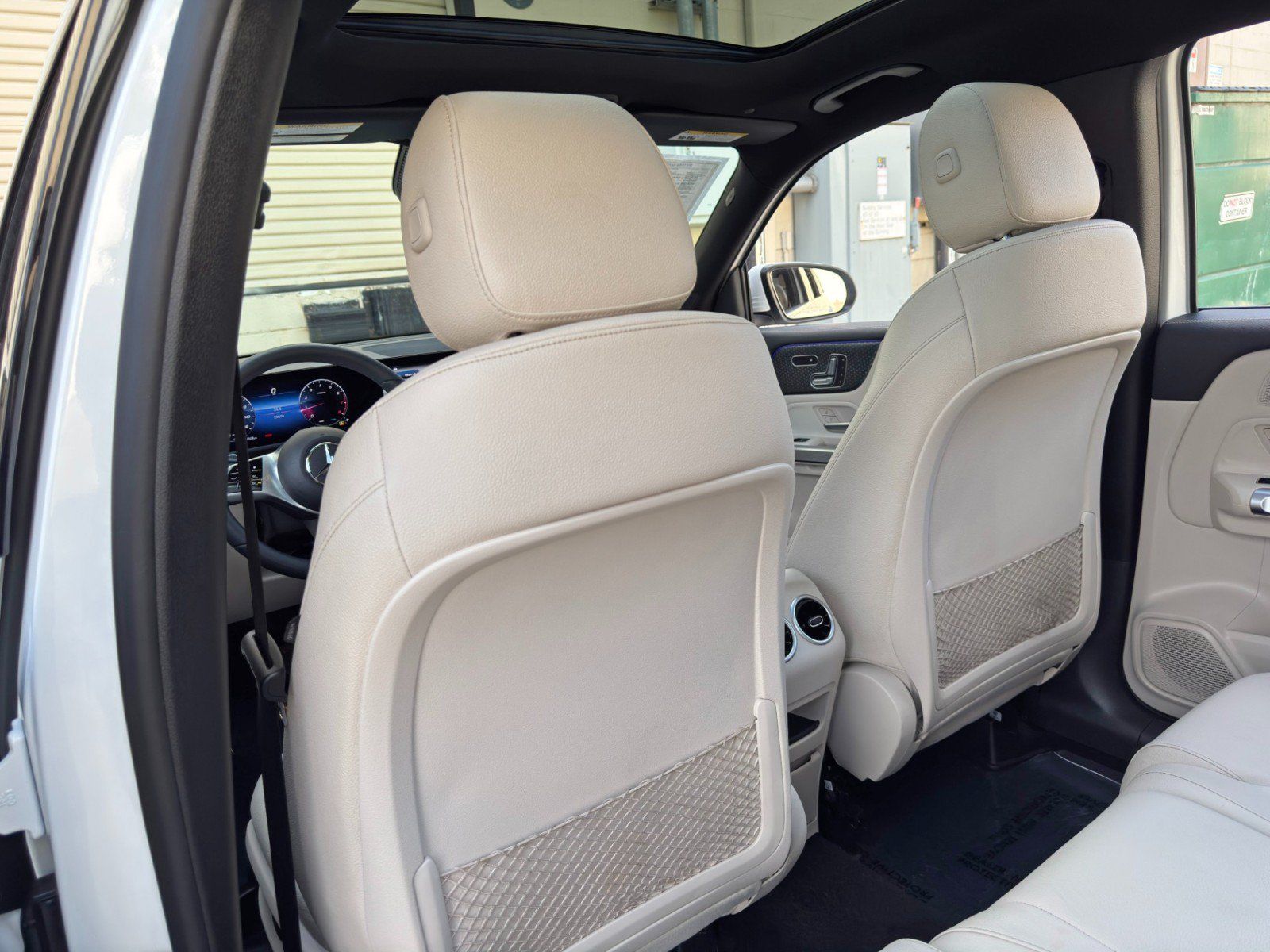 Used 2024 Mercedes-Benz GLB 250 w/ Exclusive Package image 40