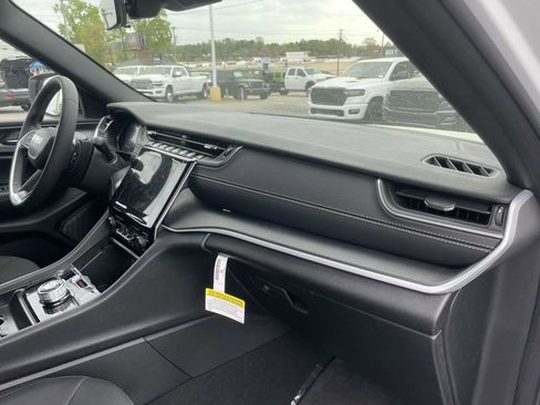 New 2025 Jeep Grand Cherokee Laredo X AWD/4WD image 14