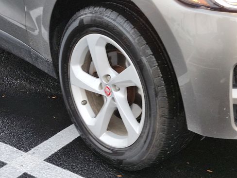 Used 2020 Jaguar F-PACE Premium image 6