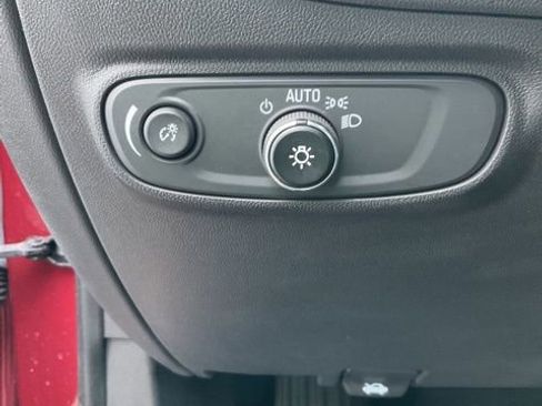 Used 2021 Chevrolet Equinox LT image 23