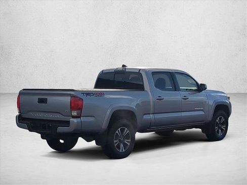 Used 2017 Toyota Tacoma SR5 image 5