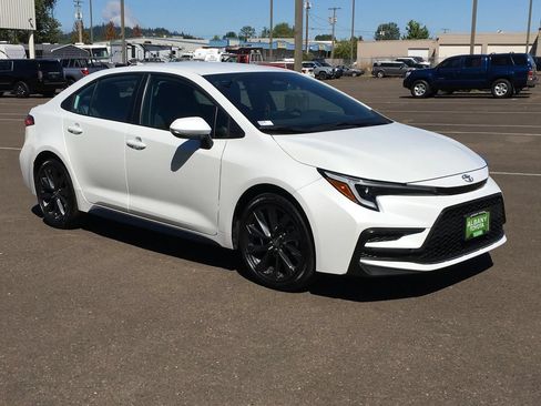 Used 2025 Toyota Corolla SE FWD image 9
