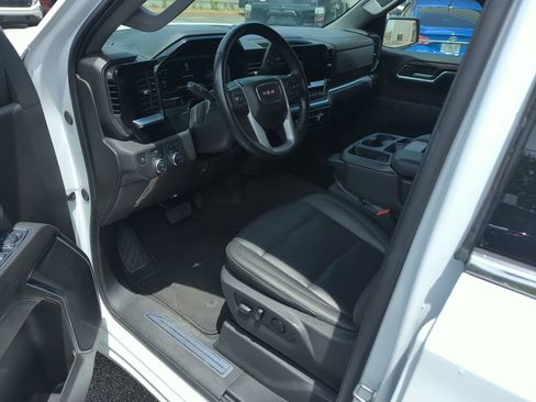 Used 2024 GMC Sierra 1500 SLT AWD/4WD image 10