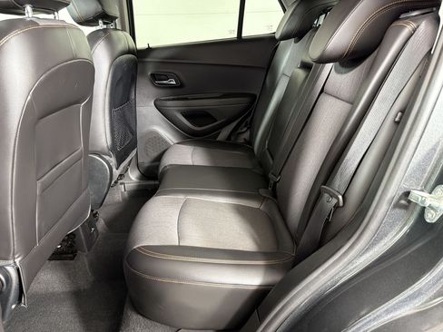 Used 2019 Chevrolet Trax LT w/ LT Convenience Package FWD image 15