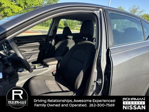 Used 2025 Nissan Altima 2.5 S FWD image 11