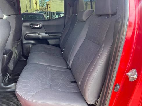 Used 2016 Toyota Tacoma TRD Sport image 9