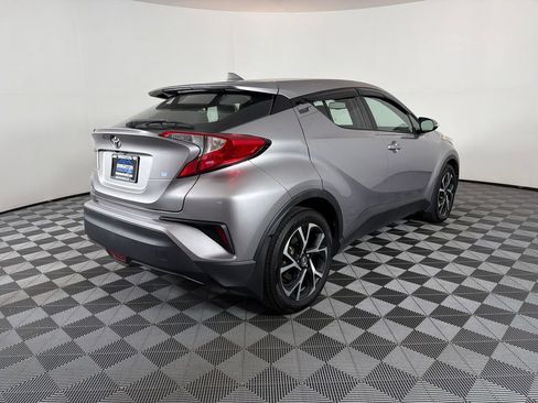Used 2018 Toyota C-HR XLE FWD image 3