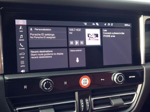 Certified 2025 Porsche Macan image 17