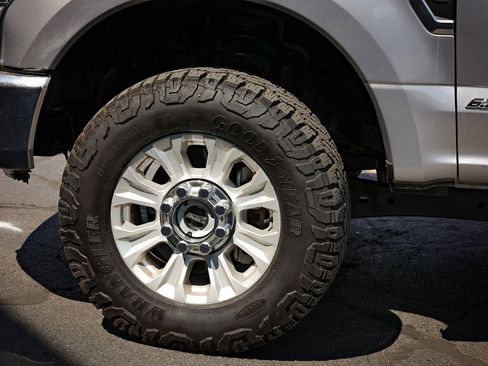 Used 2022 Ford F350 XLT w/ Camper Package image 10