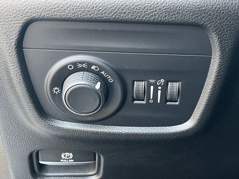 Used 2023 Jeep Grand Cherokee L Laredo AWD/4WD image 19