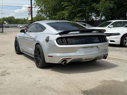 Used 2017 Ford Mustang Coupe RWD image 10