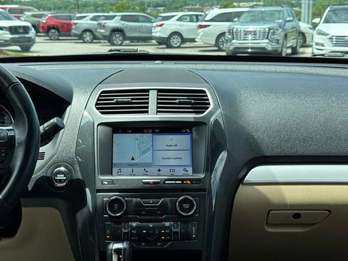 Used 2017 Ford Explorer XLT w/ Equipment Group 202A FWD image 25