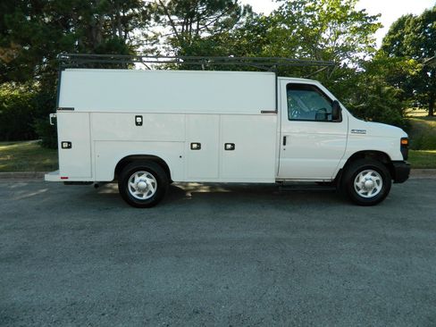 Used 2016 Ford E-350 and Econoline 350 Super Duty w/ Ambulance Prep Package RWD image 5