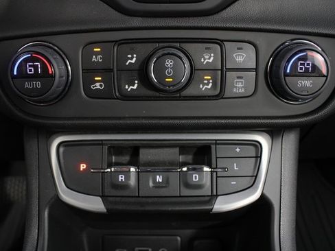 Used 2023 GMC Terrain SLE w/ Driver Convenience Package image 6