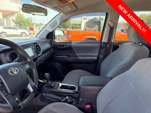 Used 2017 Toyota Tacoma SR w/ SR Convenience Package RWD image 7