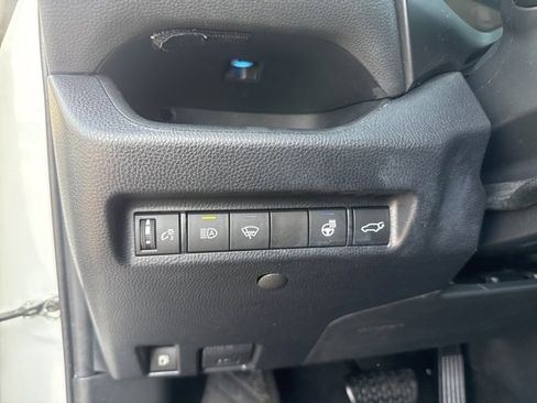 Used 2020 Toyota RAV4 XSE image 18