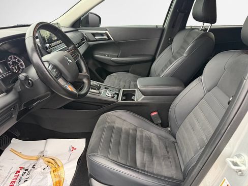 Used 2024 Mitsubishi Outlander SE AWD/4WD image 12
