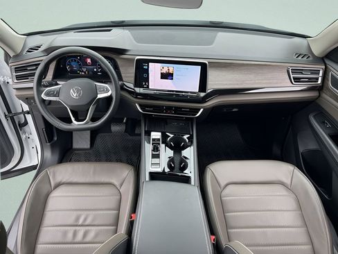 Certified 2025 Volkswagen Atlas SEL image 21