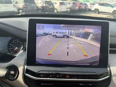 Used 2024 Jeep Compass Latitude image 23