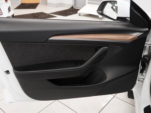 Used 2021 Tesla Model 3 Standard Range Plus image 18