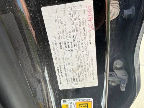 Used 2022 GMC Sierra 1500 AT4 w/ AT4 Preferred Package AWD/4WD image 11