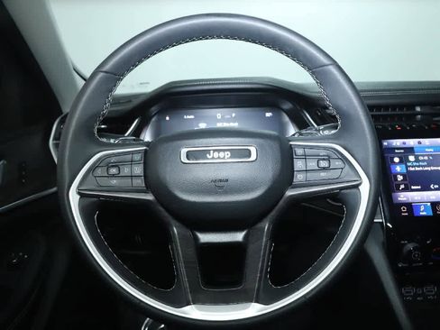 Used 2023 Jeep Grand Cherokee Limited w/ Luxury Tech Group II image 23